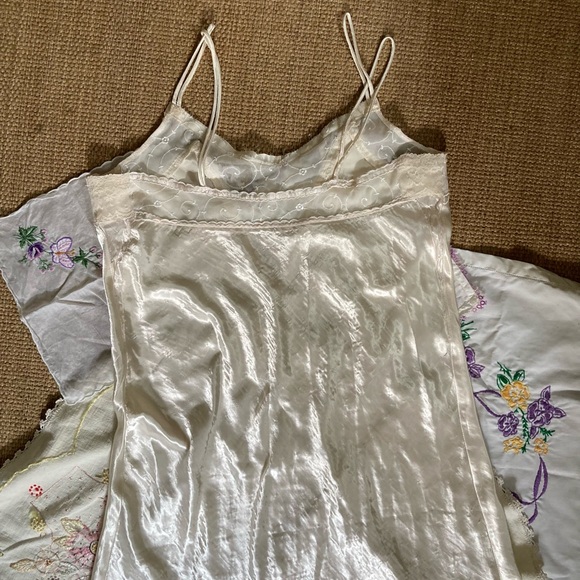 Satin silky lace ivory slip size Medium - Picture 6 of 6